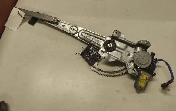 KIA Sorento Front door window regulator with motor 824603E000