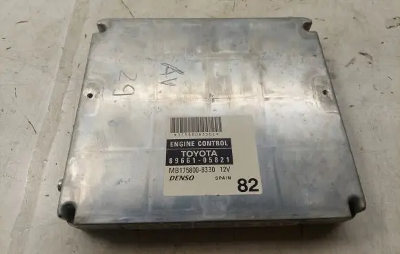 Toyota Avensis T250 Engine control unit/module MB1758008330 8966105821