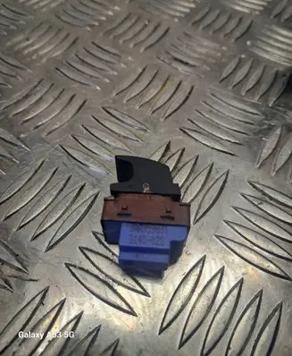Tailgate opening switch