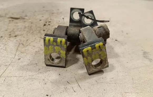 Volkswagen Amarok Front door hinge set 
