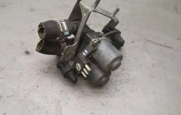 Mercedes-Benz CLK A208 C208 Coolant heater control valve 1147412078