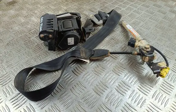 Honda CR-V Front seatbelt