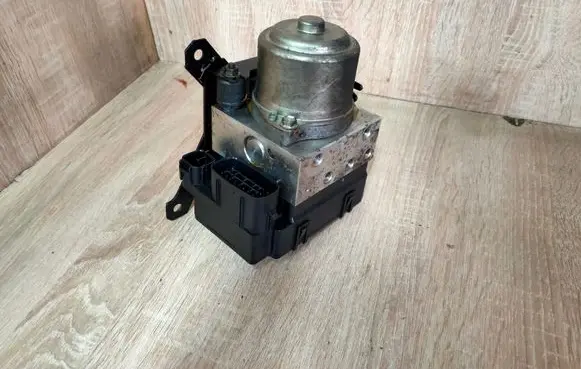 Mitsubishi Pajero Sport I ABS Pump 244604112078
