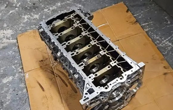 BMW 5 GT F07 Engine block 7583870 1T0113