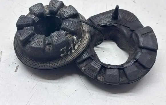 Nissan Qashqai J12 Rear coil spring rubber mount 55034JD00A