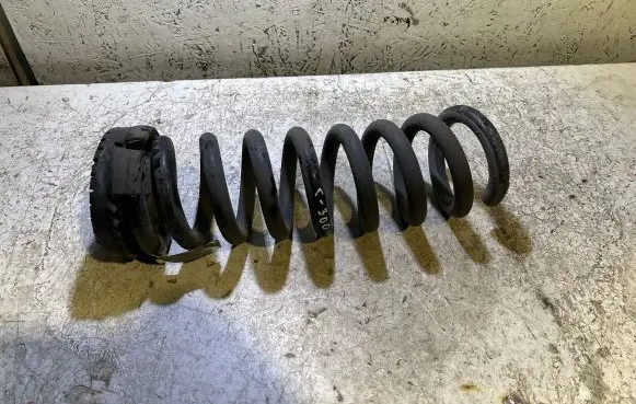 Chrysler 300C Rear coil spring