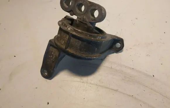Opel Zafira A Engine mount bracket 90539467