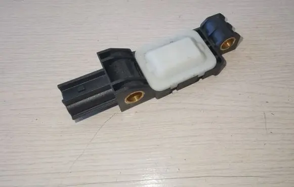 Audi A3 S3 8P Airbag deployment crash/impact sensor 4B0959643D