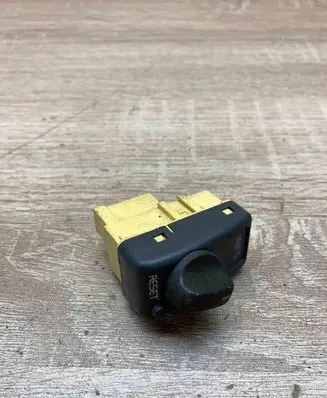 Volvo S70 V70 V70 XC Other switches/knobs/shifts 9162959 98W470 INFOANDTRIPRESET
