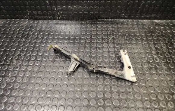 Audi A5 8T 8F Fender mounting bracket 8T0821135C