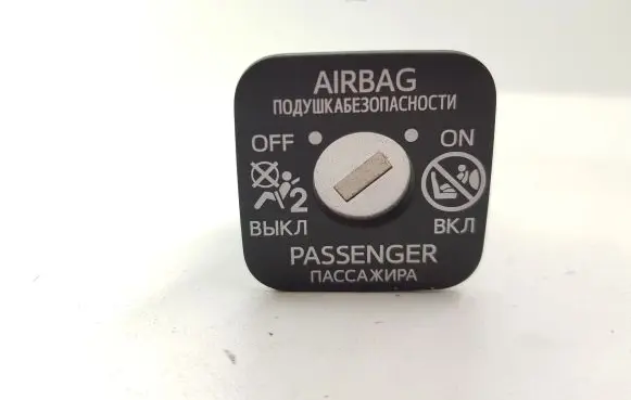 Lexus CT 200H Passenger airbag on/off switch 2061U10