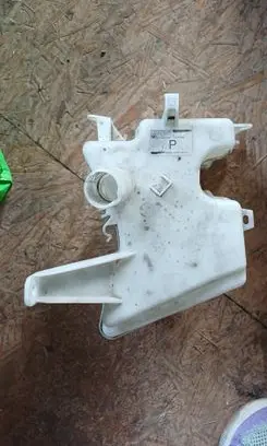 Toyota Avensis T270 Windshield washer fluid reservoir/tank 1006090 230610145133