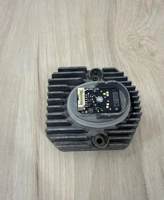 BMW 5 G30 G31 G38 LED ballast control module e9161072 1039001