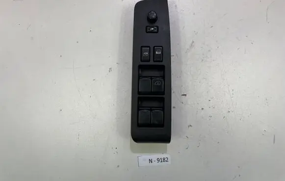 Nissan X-Trail T31 Electric window control switch 25401JH100