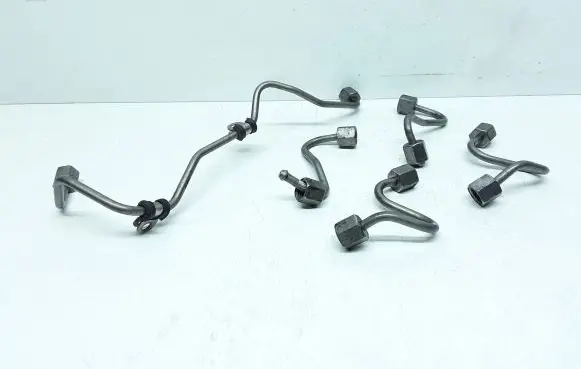 Fuel injector supply line/pipe