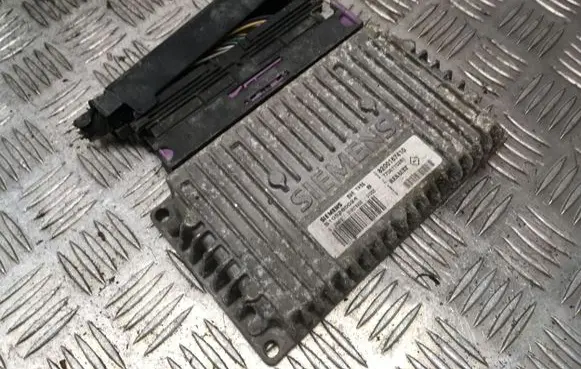 Renault Scenic I Engine control unit/module 8200167410 7700110261 S105280024