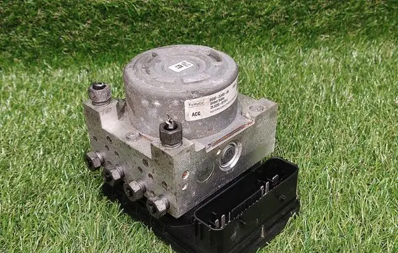 Ford Fusion II ABS Pump DG9C2C405AH 25022001194