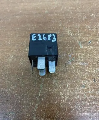 BMW 7 E65 E66 Other relay A0025421319 E2683