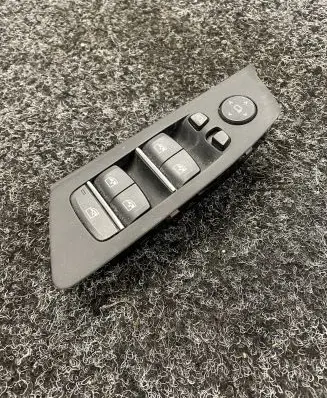 BMW 5 G30 G31 Electric window control switch 6832729