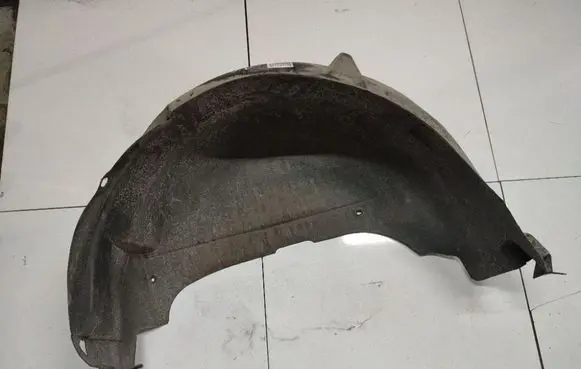 Rear arch fender liner splash guards