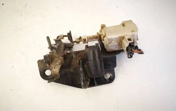 Skoda Fabia Mk1 (6Y) Rear door lock loop/hook striker 6Y0827511A