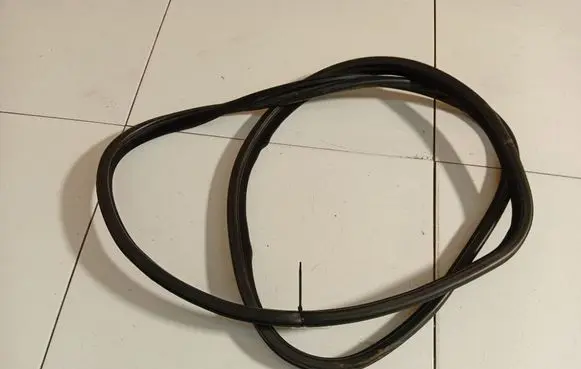 Peugeot 407 Rubber seal front coupe door 