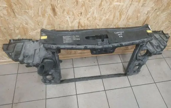 Volkswagen Touareg I Radiator support slam panel 7L0875564