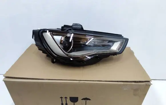 Audi A3 S3 8V Headlight/headlamp 8V0941044B