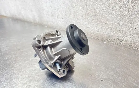 Opel Frontera B Water pump PA671