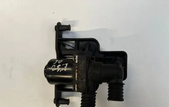 BMW 5 E60 E61 Coolant heater control valve 6920226