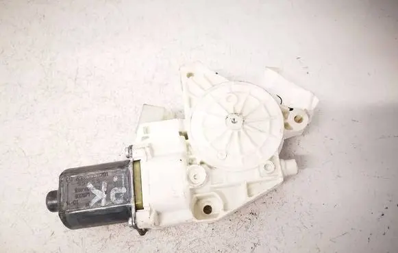 Mercedes-Benz ML W166 Front door window regulator motor A1669060201 0130822754