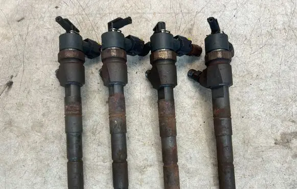 Opel Insignia A Fuel injectors set 0445110327