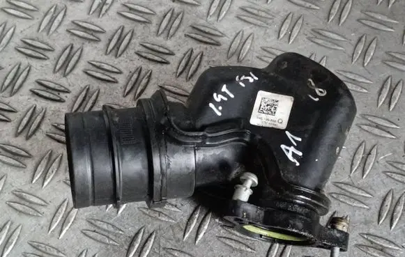 Audi A1 Turbo air intake inlet pipe/hose 04E129656 TM100640
