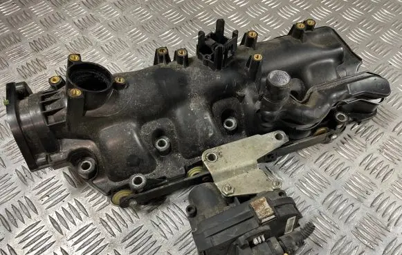 Opel Astra J Intake manifold