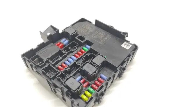 Infiniti QX56 Fuse module 284B7ZE03C 5S0NH0117 3561002689