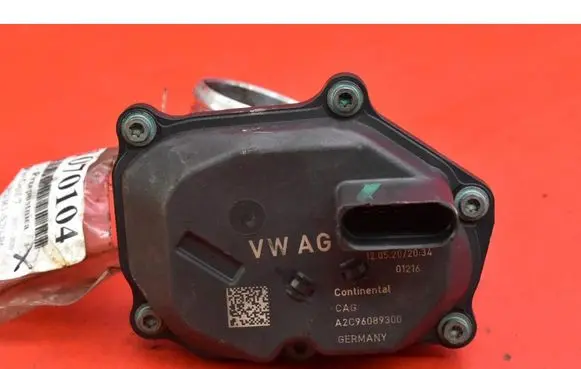 Volkswagen Golf Sportsvan Throttle body valve 04L131501M