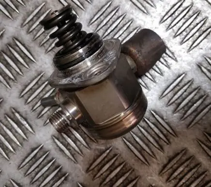 Ford Focus Fuel injection high pressure pump CM5G9D376