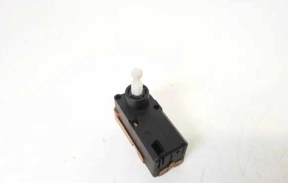 Headlight level adjustment motor