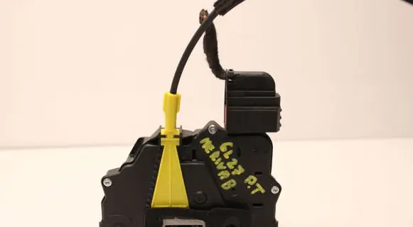 Opel Meriva B Rear door lock 