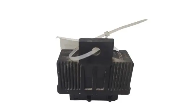 Peugeot 307 CC Fuel pump relay 240107