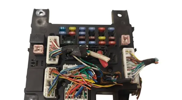Mitsubishi Outlander Fuse module 8637A313 L8637001A 519087548
