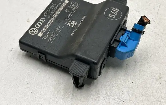 Volkswagen PASSAT B6 Gateway control module 3C0907530C 402063 3C0907951A
