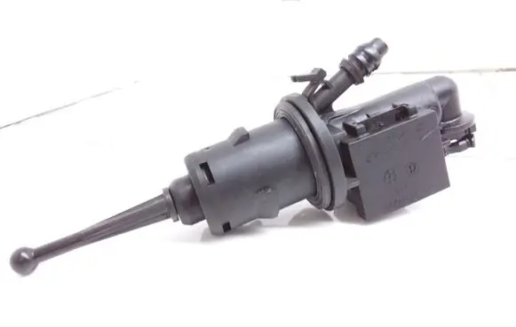 Skoda Octavia Mk2 (1Z) Clutch master cylinder KG15065