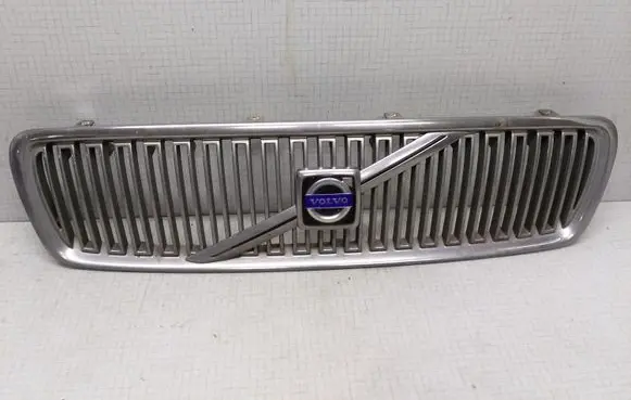 Volvo V70 Front bumper upper radiator grill 9190385