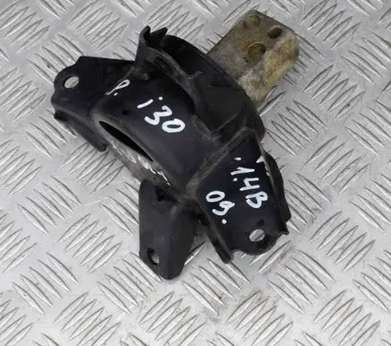 Hyundai i30 Engine mount bracket