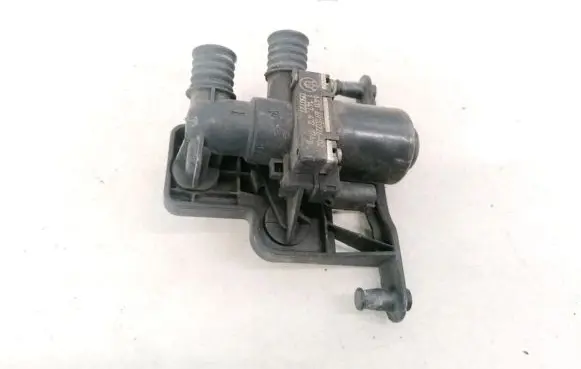 BMW 5 E60 E61 Coolant heater control valve 1147412174 64116920226-02