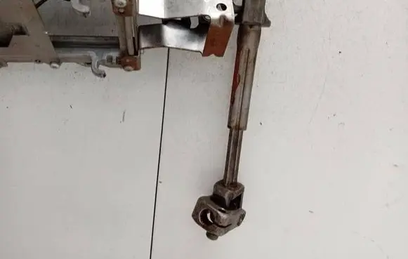 Volkswagen Golf V Steering column universal joint 