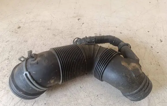 Volkswagen PASSAT B6 Air intake hose/pipe 3C0129654P