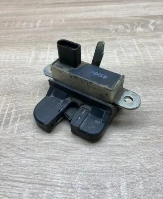 Volkswagen Touran I Tailgate/trunk/boot lock/catch/latch 1T0827505D