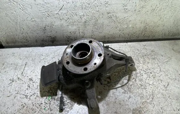 Renault Laguna III Front wheel hub